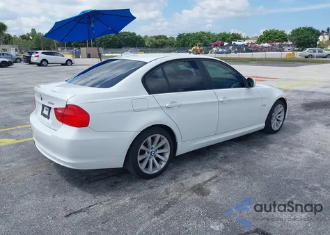 2011 BMW 328I z USA, uszkodzony, nr VIN WBAPH7C58BE851103